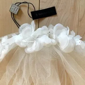 Wedding Veil White Mesh Vail with Pretty Floral Applique. 40” long. NWT Tadashi Shoji | Accessories | Wedding Veil White Mesh Vail  main image 2